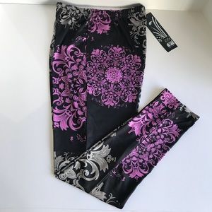 🔥QUICK SALE! 🔥 💕BEAUTIFUL SILKY LEGGINGS💕